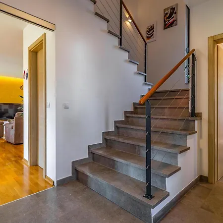 Awesome In With Kitchen Holiday home *