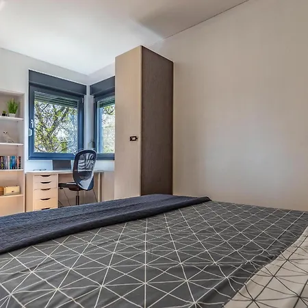 Awesome In With Kitchen Holiday home Pula