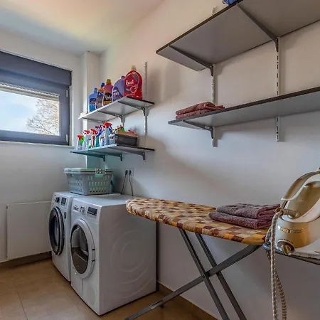 Awesome In With Kitchen Holiday home *