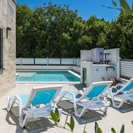 Pervan Nyaraló Póla