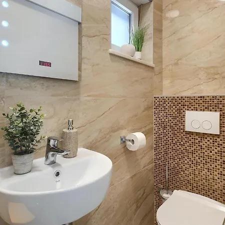 Pervan Nyaraló Póla