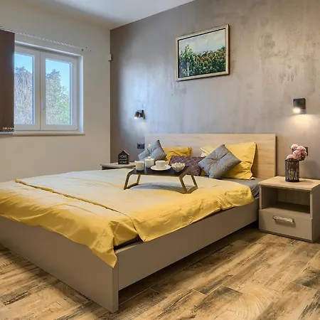 Pervan Nyaraló Póla