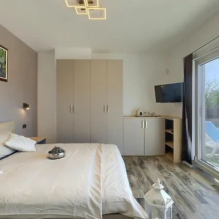 Nyaraló Pervan Póla